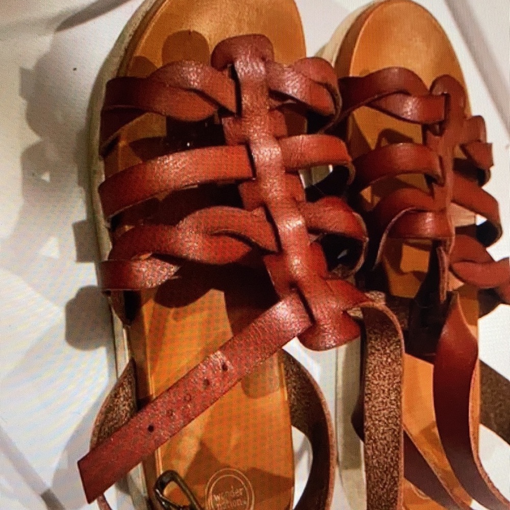 Stylish leather strappy design shoes